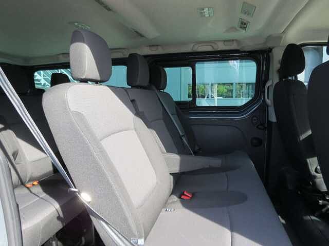 Nissan Primastar Primastar Tekna L2H1 Aut 8 Plaatsen