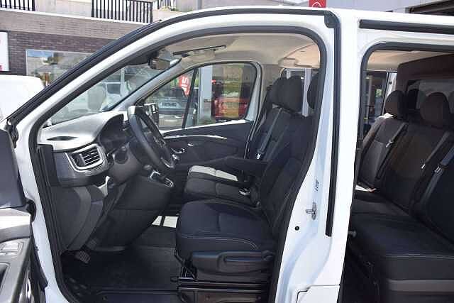 Nissan Primastar 2.0 dCi 30 L2H1 N-Connecta S/S lichtevracht dubbel cabine