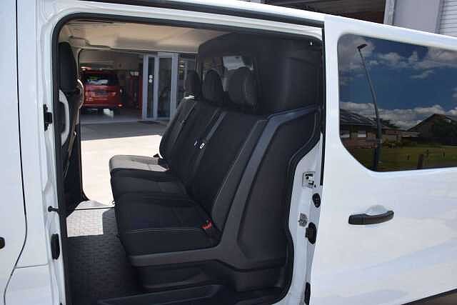 Nissan Primastar 2.0 dCi 30 L2H1 N-Connecta S/S lichtevracht dubbel cabine