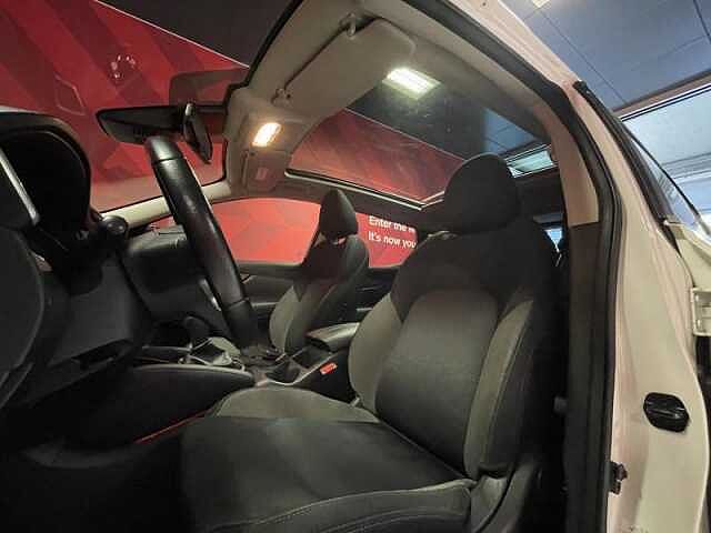 Nissan Qashqai N-Connecta + Glass Roof