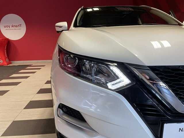 Nissan Qashqai N-Connecta + Glass Roof