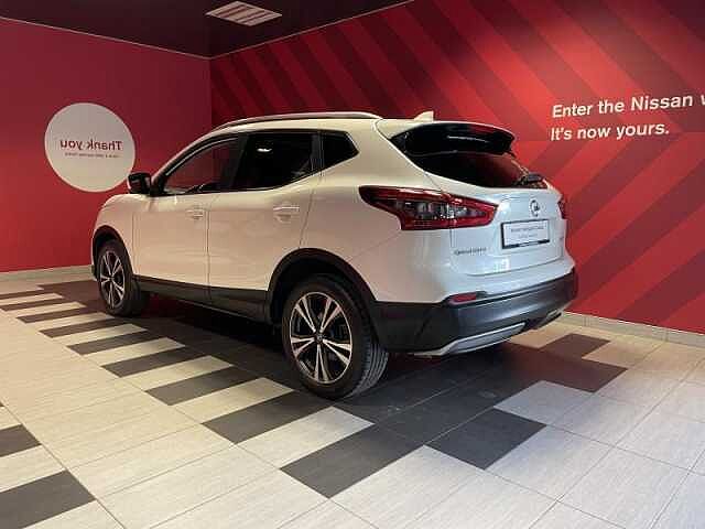 Nissan Qashqai N-Connecta + Glass Roof