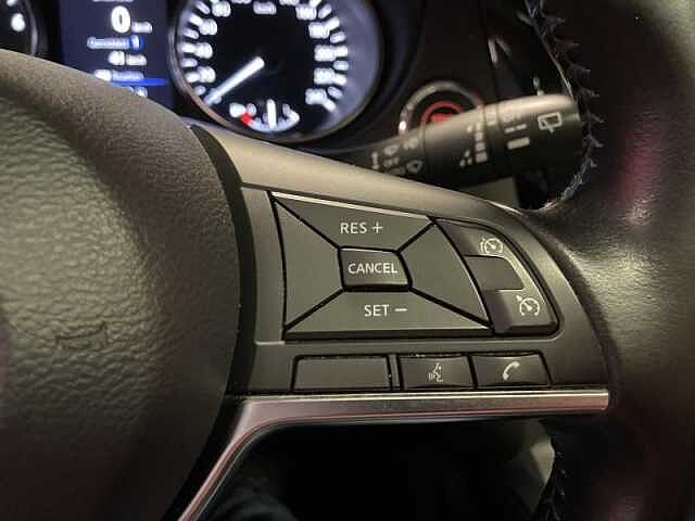 Nissan Qashqai N-Connecta + Glass Roof
