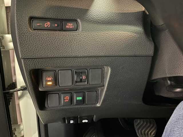 Nissan Qashqai N-Connecta + Glass Roof