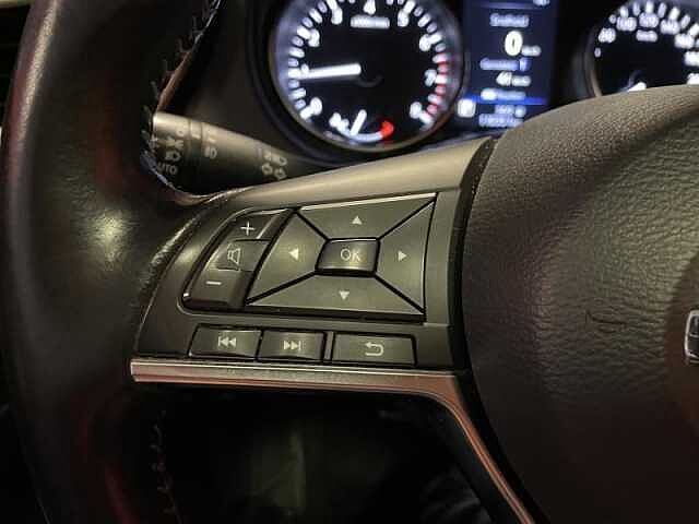 Nissan Qashqai N-Connecta + Glass Roof