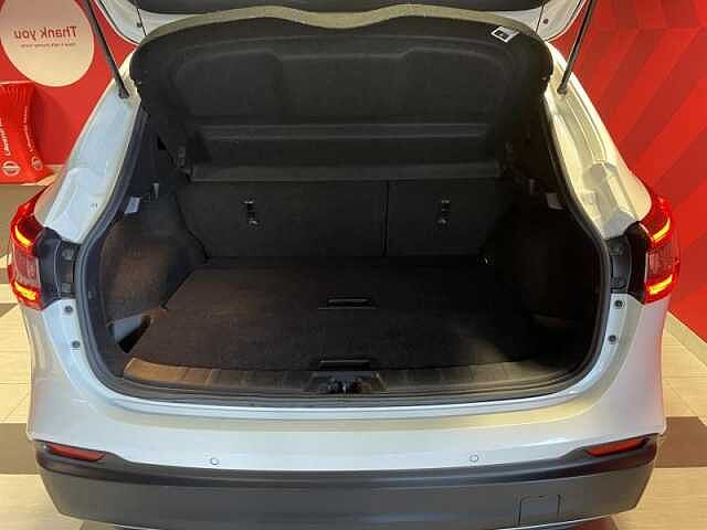 Nissan Qashqai N-Connecta + Glass Roof