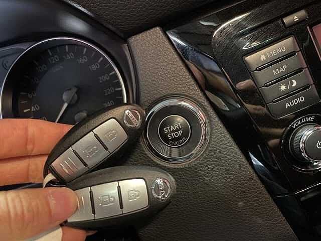 Nissan Qashqai N-Connecta + Glass Roof