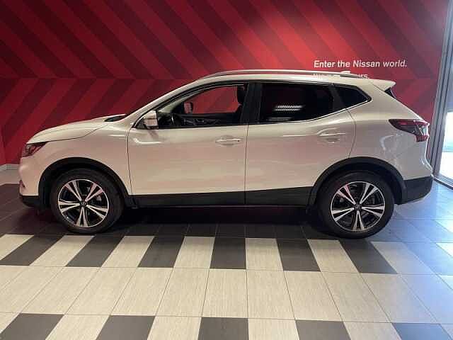 Nissan Qashqai N-Connecta + Glass Roof