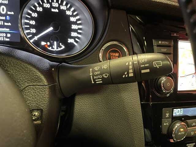 Nissan Qashqai N-Connecta + Glass Roof