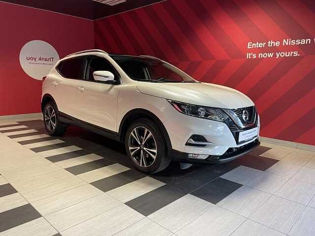 Nissan Qashqai N-Connecta + Glass Roof