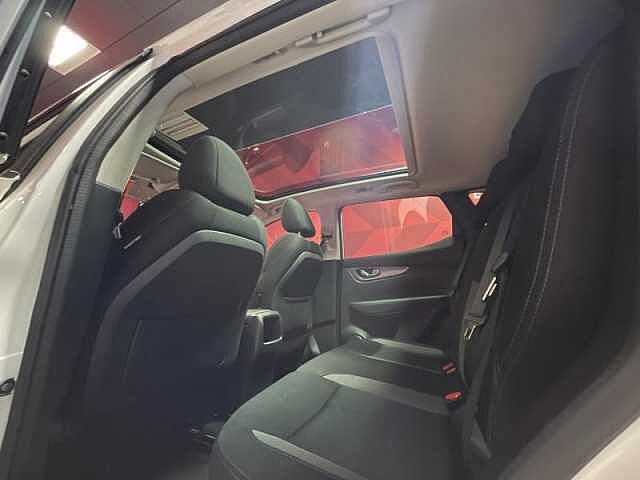 Nissan Qashqai N-Connecta + Glass Roof