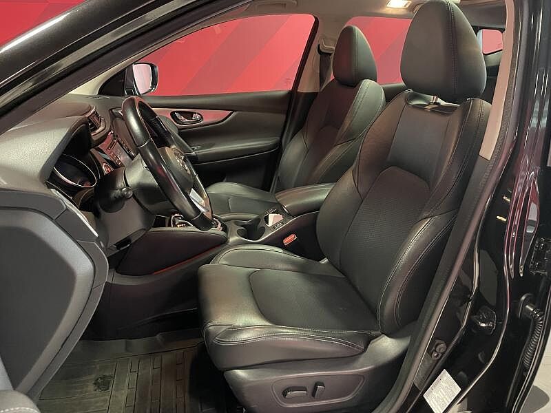 Nissan Qashqai Tekna + Glass Roof