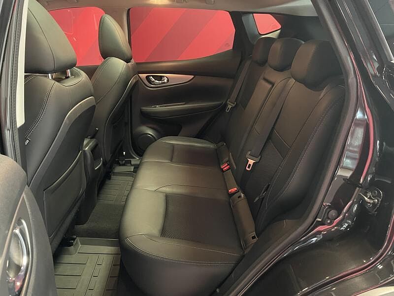 Nissan Qashqai Tekna + Glass Roof