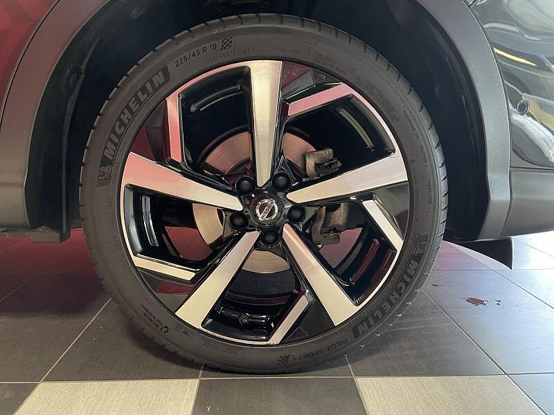 Nissan Qashqai Tekna + Glass Roof