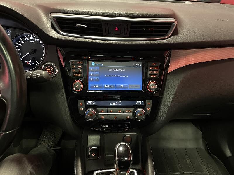 Nissan Qashqai Tekna + Glass Roof