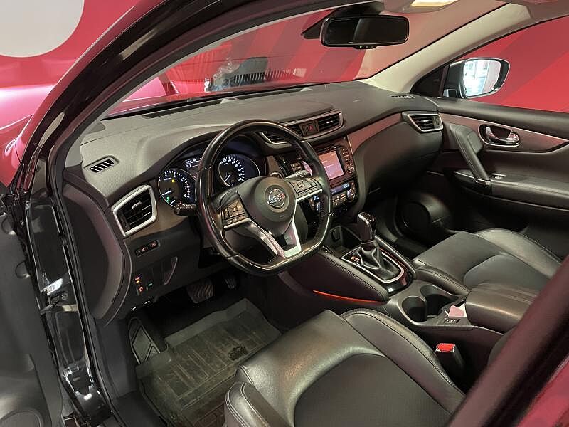 Nissan Qashqai Tekna + Glass Roof