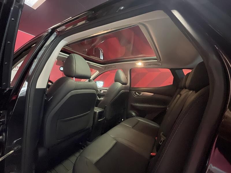 Nissan Qashqai Tekna + Glass Roof