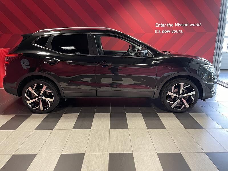Nissan Qashqai Tekna + Glass Roof