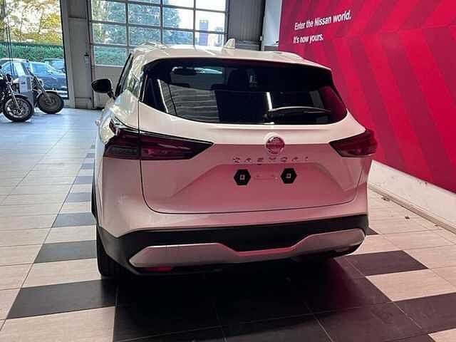 Nissan Qashqai Tekna 1,3 dig-t 140pk +glass roof +cold pack Mild Hybride