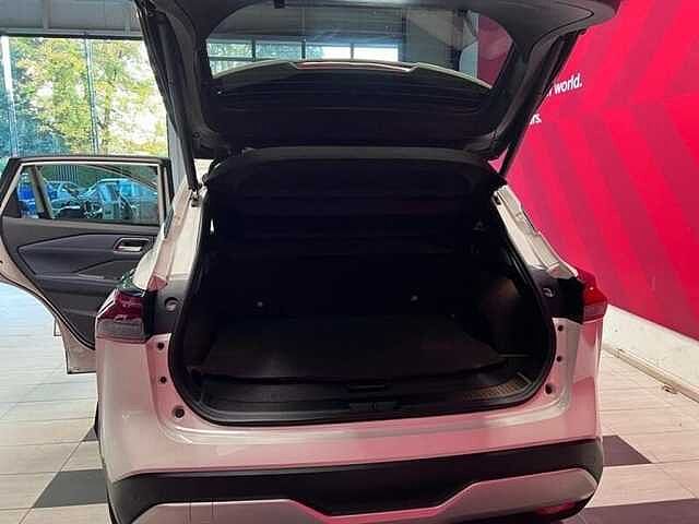 Nissan Qashqai Tekna 1,3 dig-t 140pk +glass roof +cold pack Mild Hybride