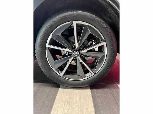 Nissan Qashqai Tekna 1,3 dig-t 140pk +glass roof +cold pack Mild Hybride
