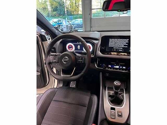 Nissan Qashqai Tekna 1,3 dig-t 140pk +glass roof +cold pack Mild Hybride