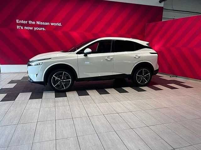 Nissan Qashqai Tekna 1,3 dig-t 140pk +glass roof +cold pack Mild Hybride