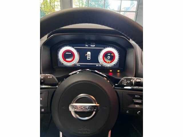 Nissan Qashqai Tekna 1,3 dig-t 140pk +glass roof +cold pack Mild Hybride