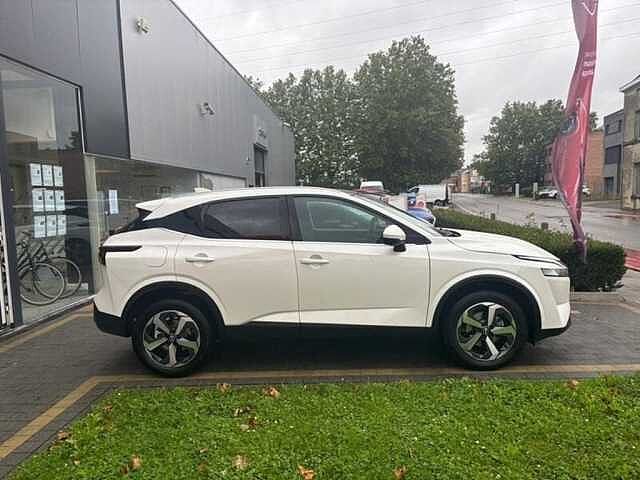 Nissan Qashqai Mild-Hybrid N-Connecta Xtronic