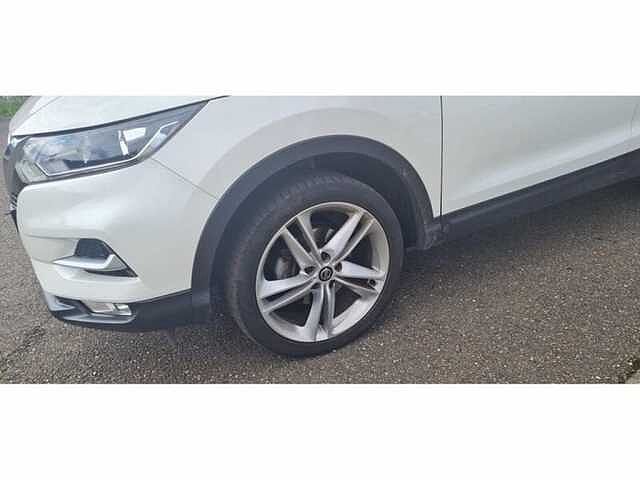 Nissan Qashqai 1.3 DIG-t N-Connecta + 19' velgen