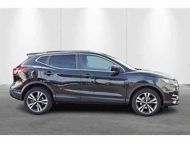Nissan Qashqai 1.2 DIG-T N-Connecta + Design Pack