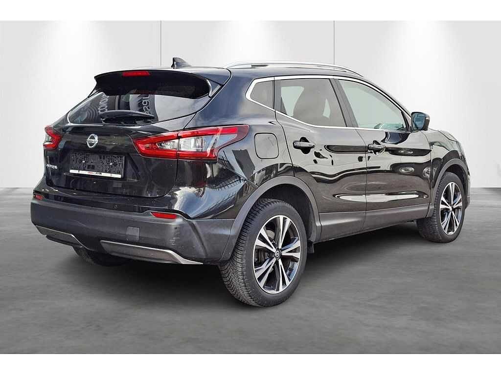 Nissan Qashqai 1.2 DIG-T N-Connecta + Design Pack
