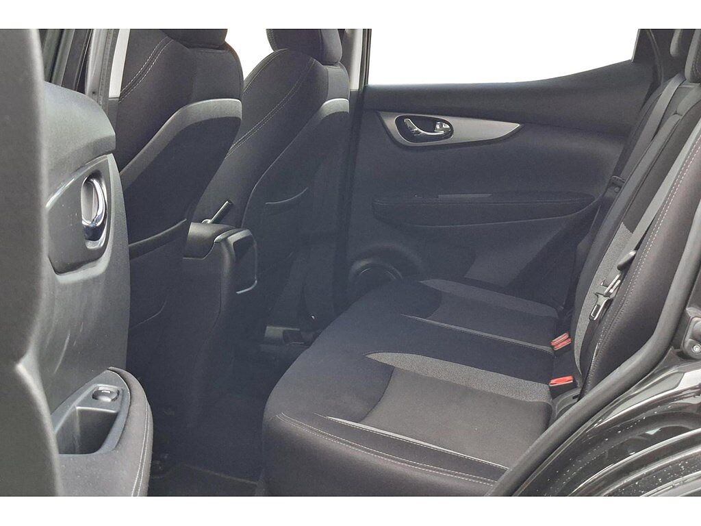 Nissan Qashqai 1.2 DIG-T N-Connecta + Design Pack