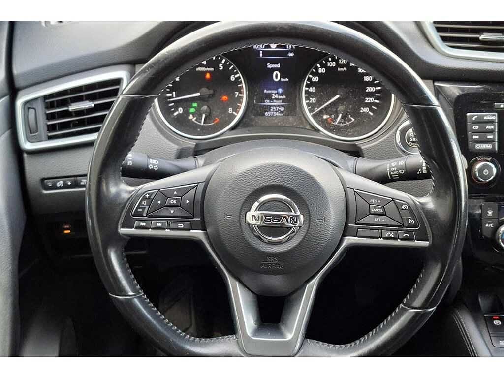 Nissan Qashqai 1.2 DIG-T N-Connecta + Design Pack